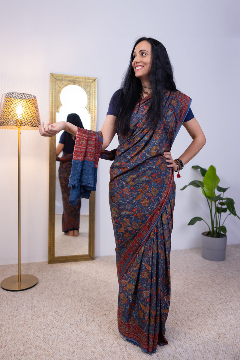 Saree in crepe di seta blu navy