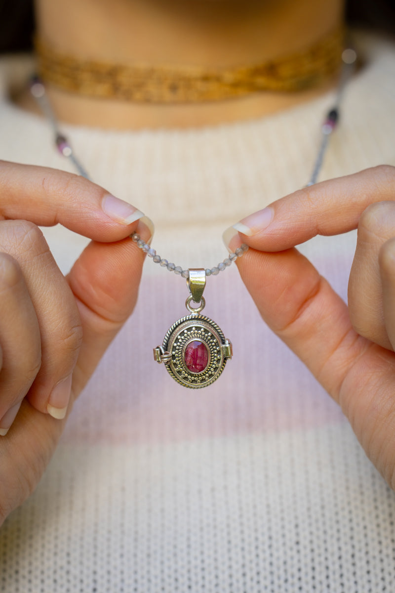 PENDANT LOCKET: Jade