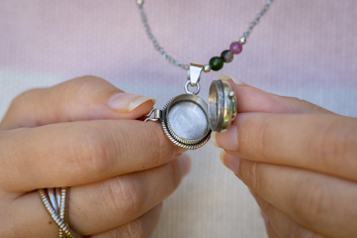 PENDANT LOCKET: Jade