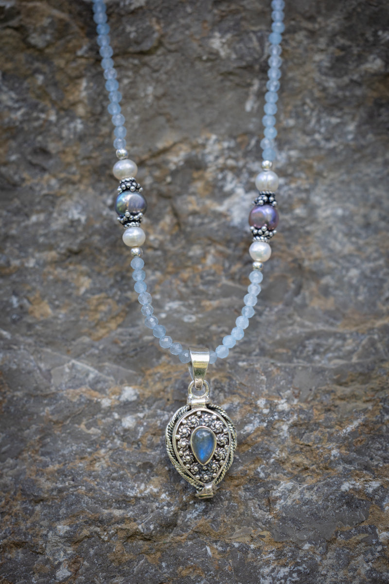 PENDANT LOCKET: Labradorite