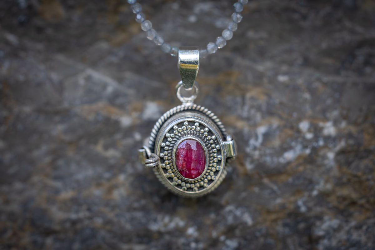 PENDANT LOCKET: Jade