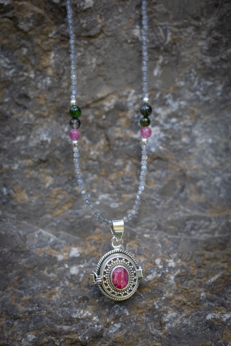 PENDANT LOCKET: Jade