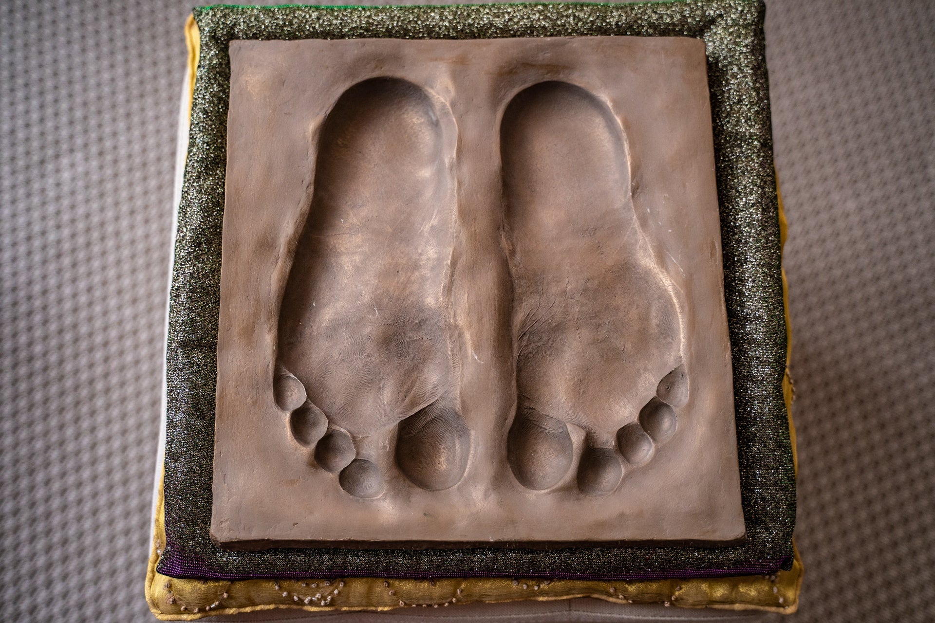 Feet imprint 'Paramahamsa Vishwananda'