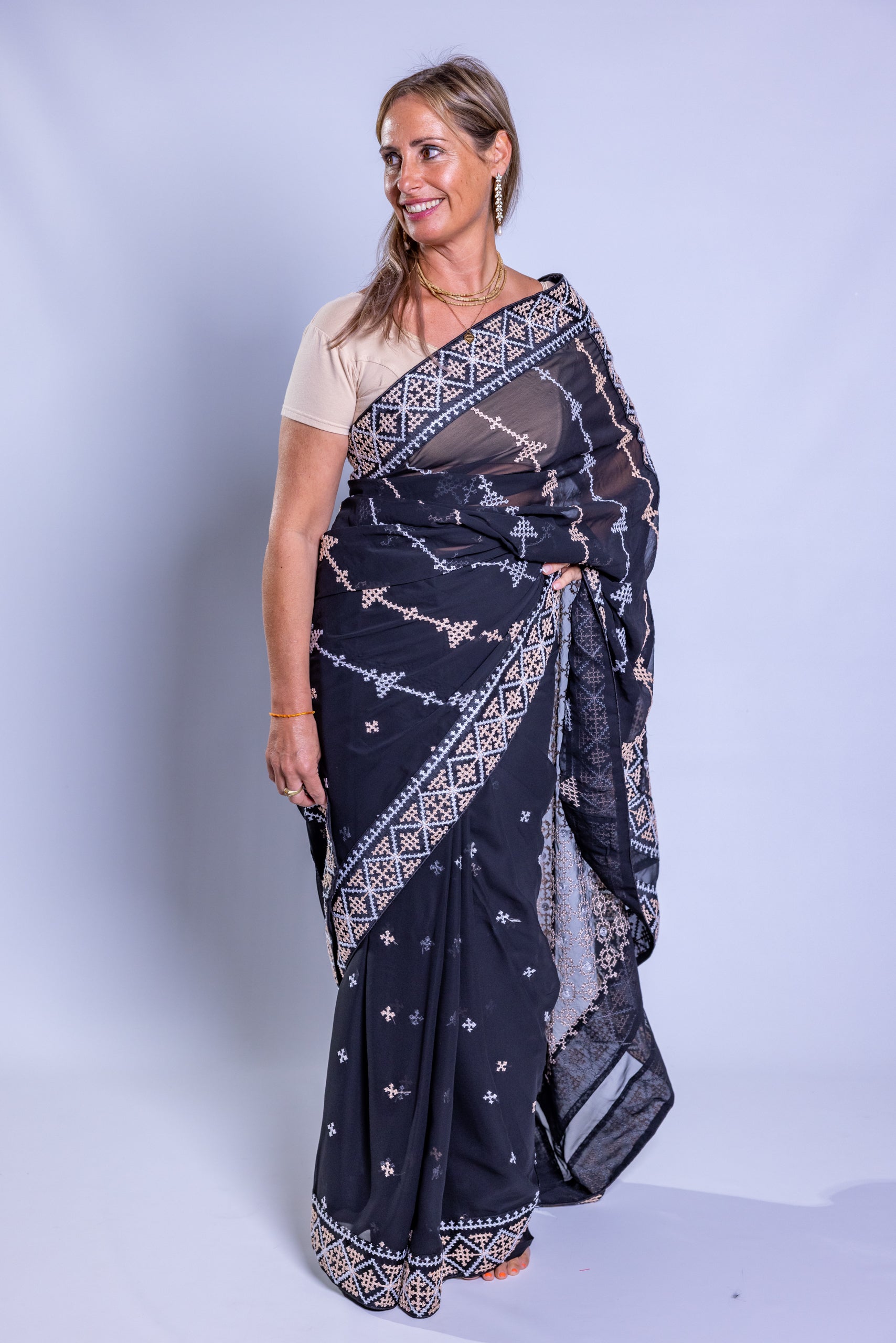 Saree in georgette con ricamo