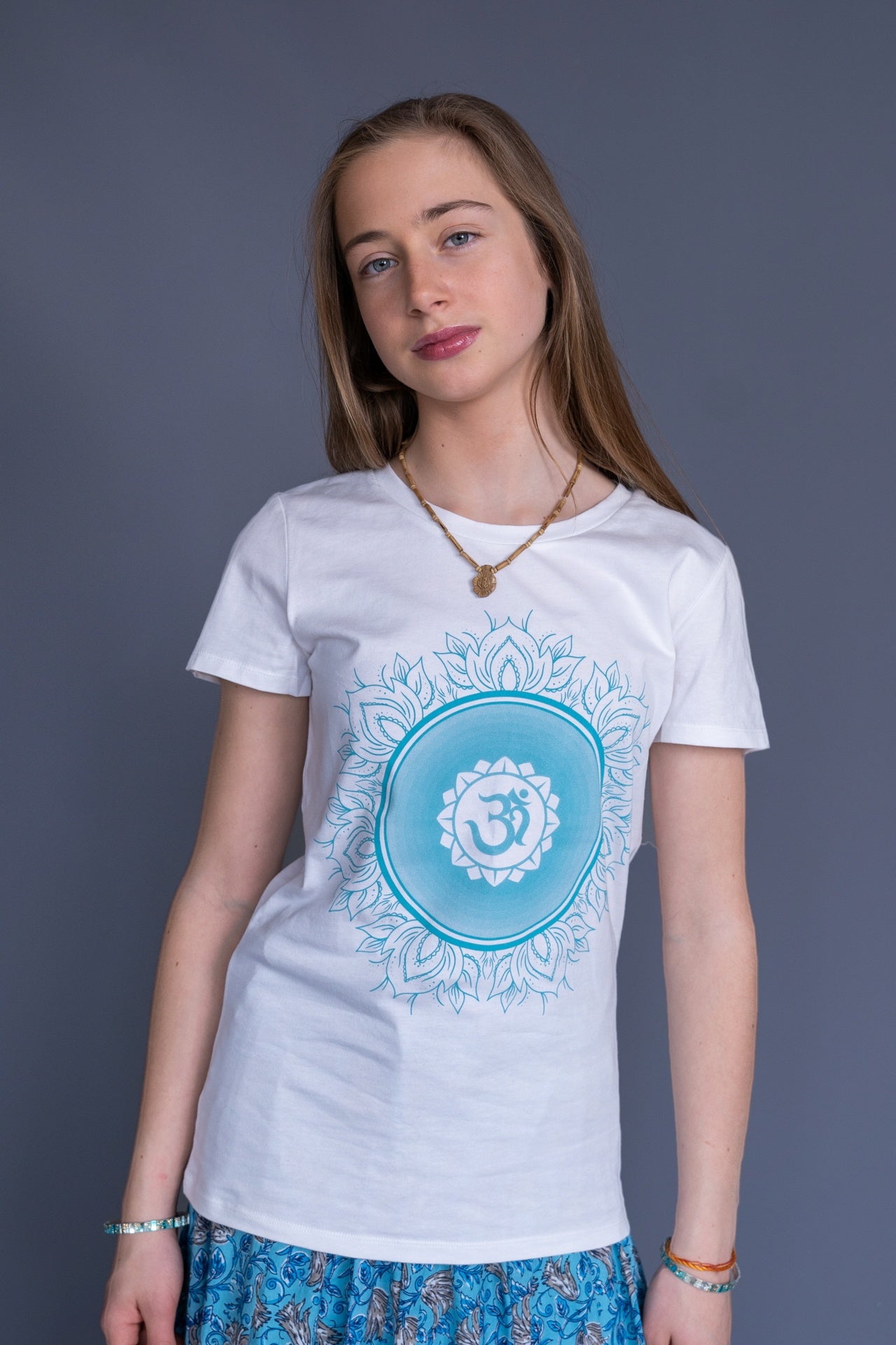 T-shirt 'OM Chanting' - white